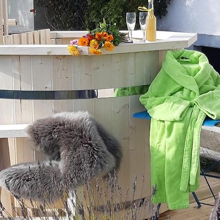 Gite La Petite Maison Horlogere Et Jacuzzi , Raquettes Les Fontenelles Exterior foto